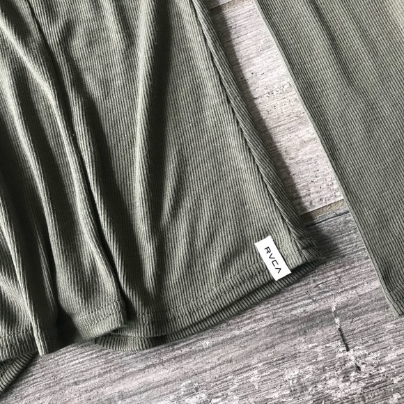 🔥🔥RVCA - LONG SLEEVE🔥🔥 - Picture 3 of 4